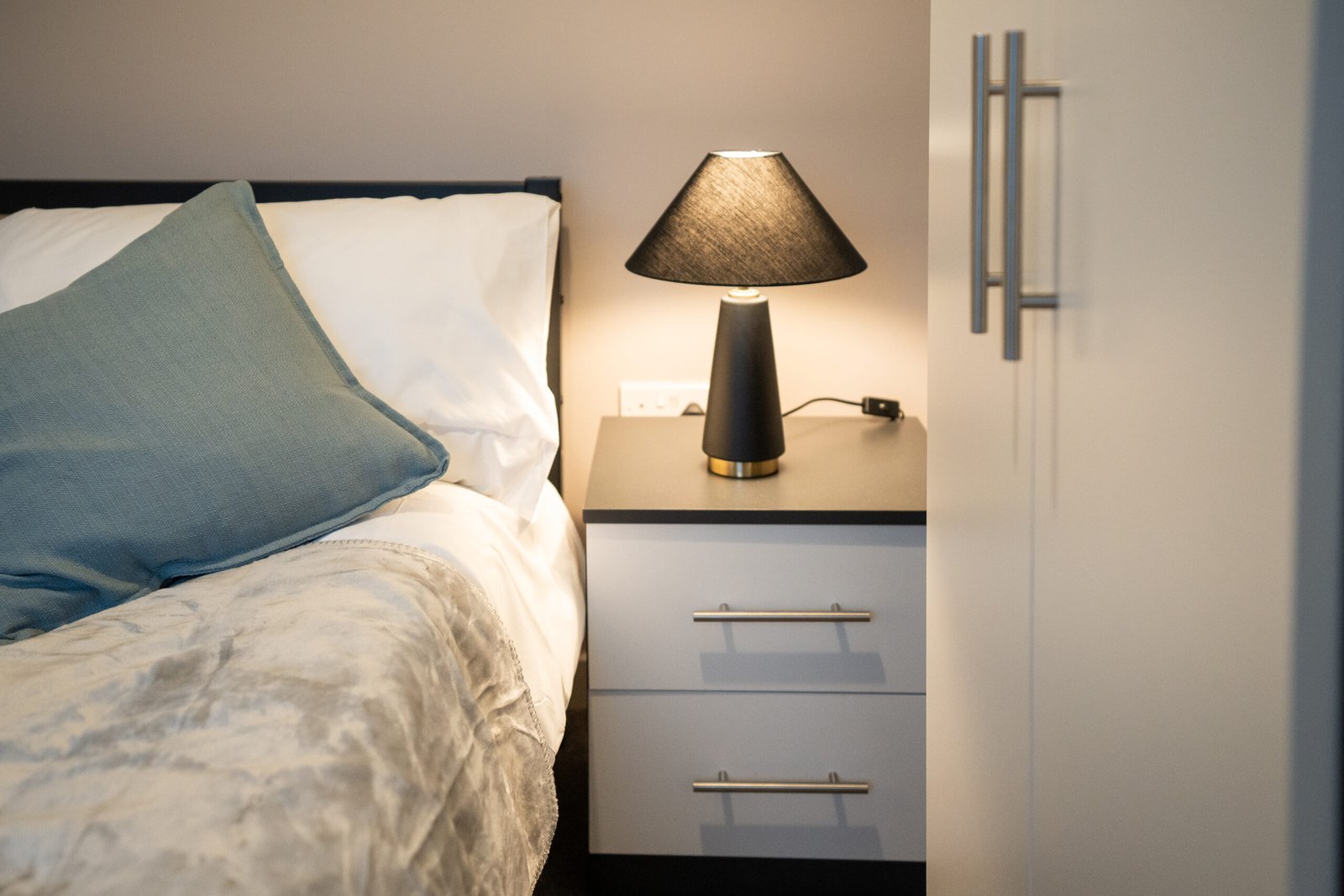 Group Accommodation Sheffield – Spacious Home | Urban Stay Spacious-5‑bed-group-accommodation-in-Sheffield-city-centre.-Ideal-for-families,-groups,-and-business-stays.-Book-with-Urban-Stay.