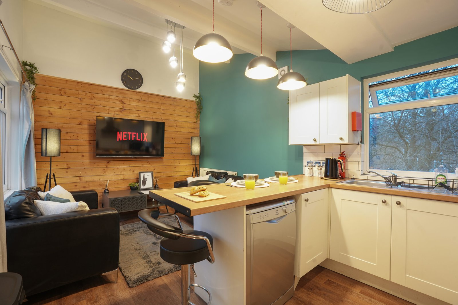 Group Accommodation Sheffield – Spacious Home | Urban Stay Spacious-5‑bed-group-accommodation-in-Sheffield-city-centre.-Ideal-for-families,-groups,-and-business-stays.-Book-with-Urban-Stay.