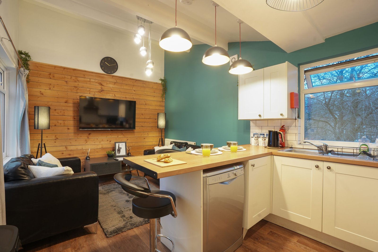 Group Accommodation Sheffield – Spacious Home | Urban Stay Spacious-5‑bed-group-accommodation-in-Sheffield-city-centre.-Ideal-for-families,-groups,-and-business-stays.-Book-with-Urban-Stay.