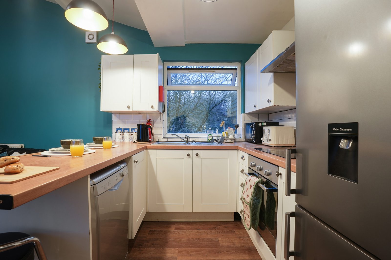 Group Accommodation Sheffield – Spacious Home | Urban Stay Spacious-5‑bed-group-accommodation-in-Sheffield-city-centre.-Ideal-for-families,-groups,-and-business-stays.-Book-with-Urban-Stay.