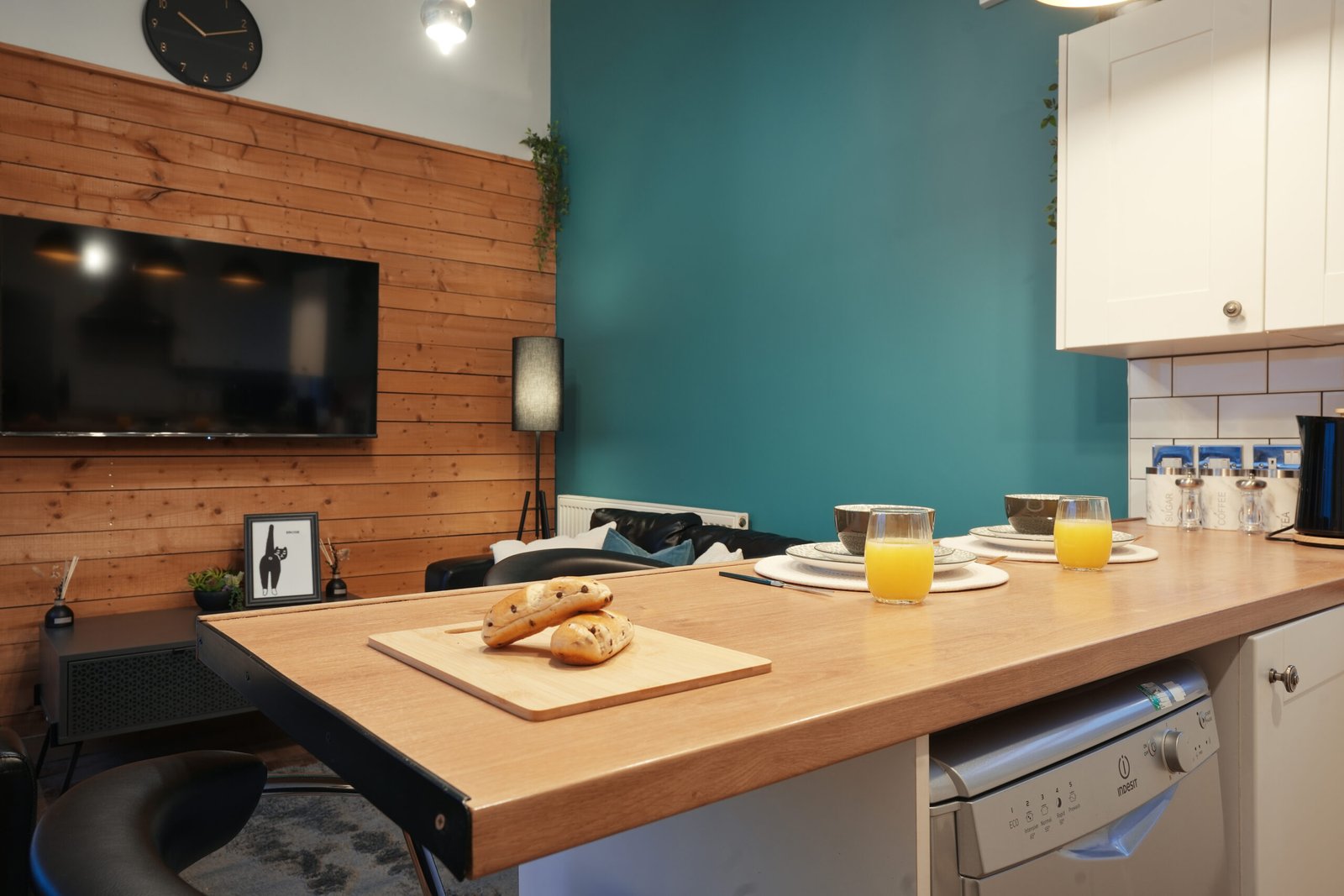 Group Accommodation Sheffield – Spacious Home | Urban Stay Spacious-5‑bed-group-accommodation-in-Sheffield-city-centre.-Ideal-for-families,-groups,-and-business-stays.-Book-with-Urban-Stay.