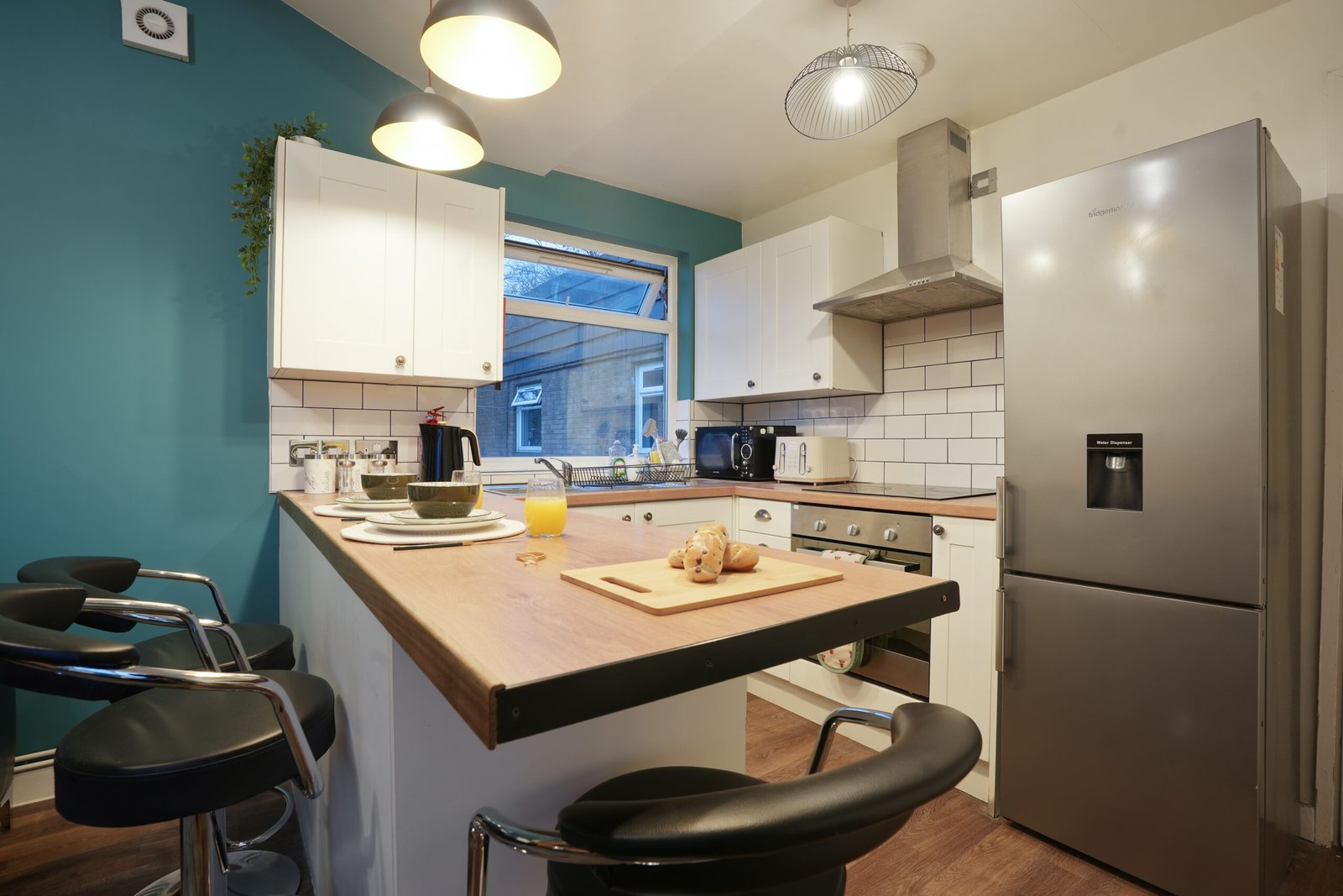 Group Accommodation Sheffield – Spacious Home | Urban Stay Spacious-5‑bed-group-accommodation-in-Sheffield-city-centre.-Ideal-for-families,-groups,-and-business-stays.-Book-with-Urban-Stay.