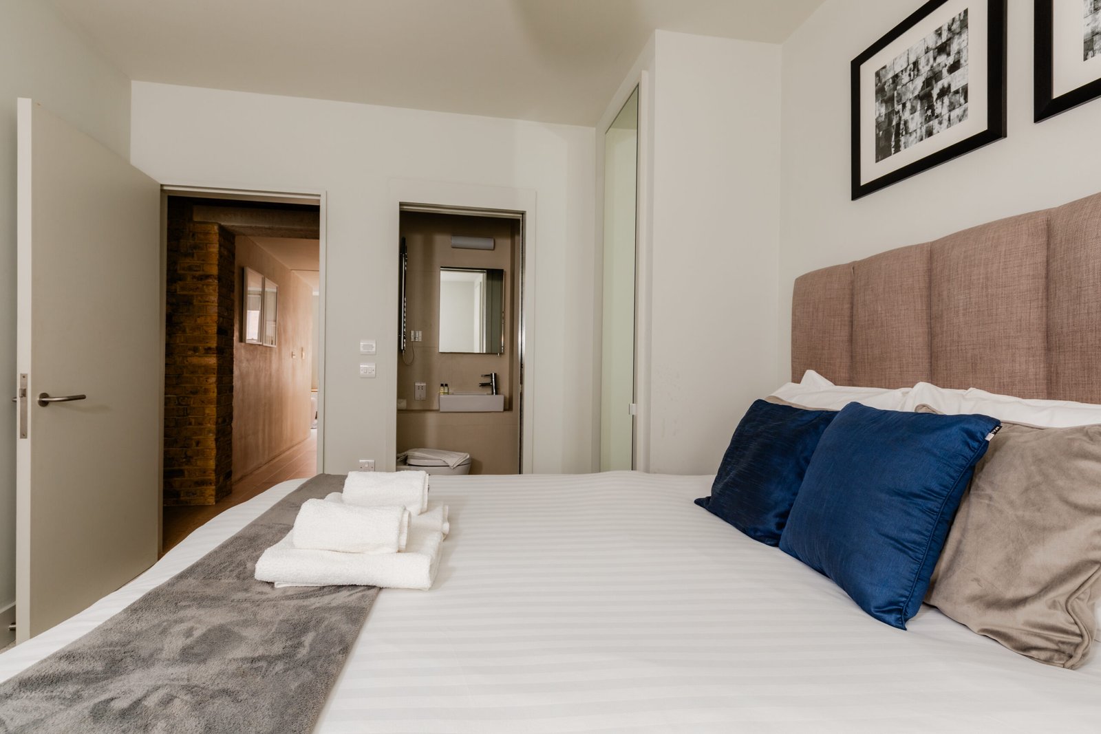 Accommodation Near Holborn – Central London Short Lets Book-Central-London-hotel-alternatives-with-our-serviced-accommodation-near-Holborn.-Our-short-let-apartments-are-fully-furnished-to-move-in!