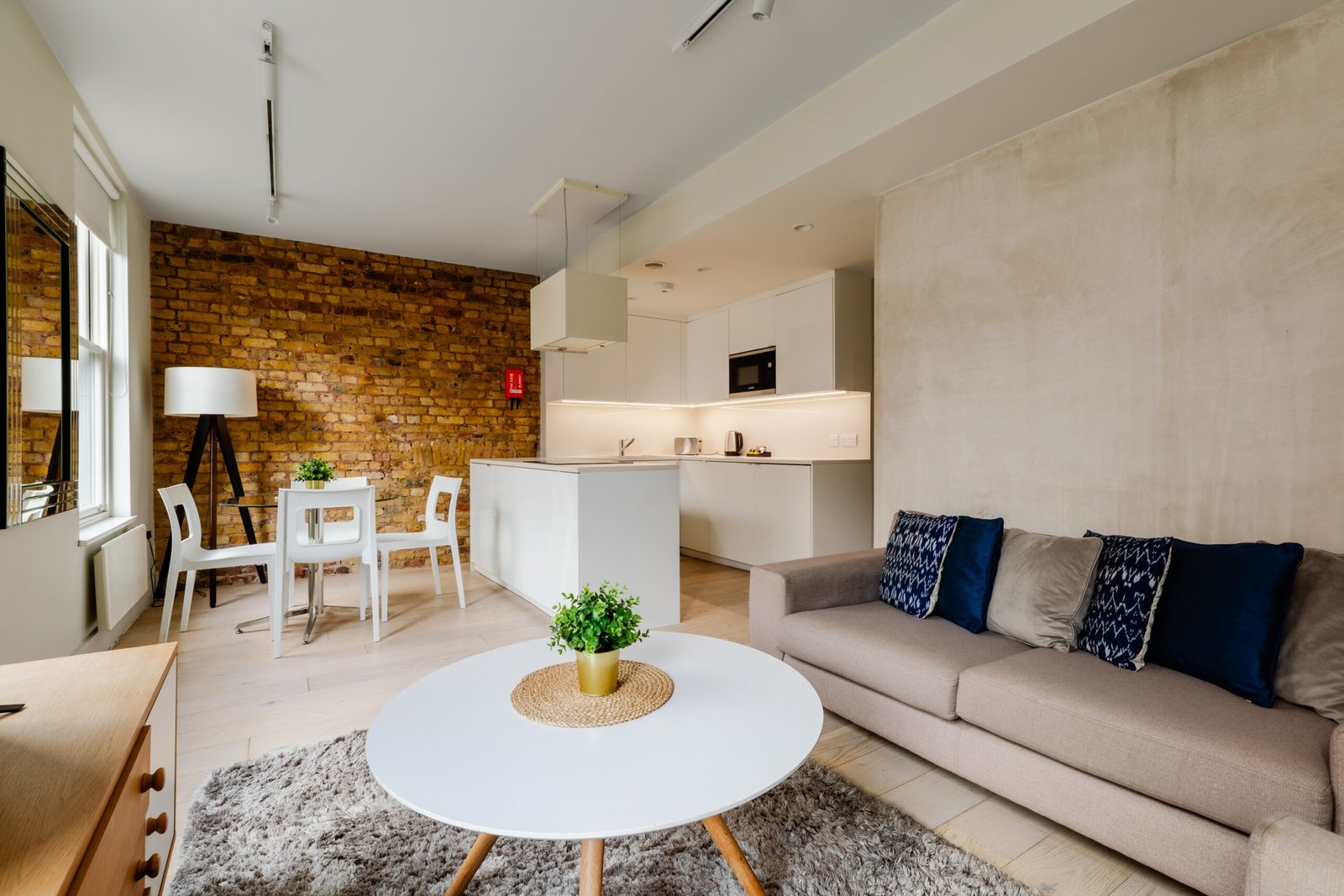 Accommodation Near Holborn – Central London Short Lets Book-Central-London-hotel-alternatives-with-our-serviced-accommodation-near-Holborn.-Our-short-let-apartments-are-fully-furnished-to-move-in!