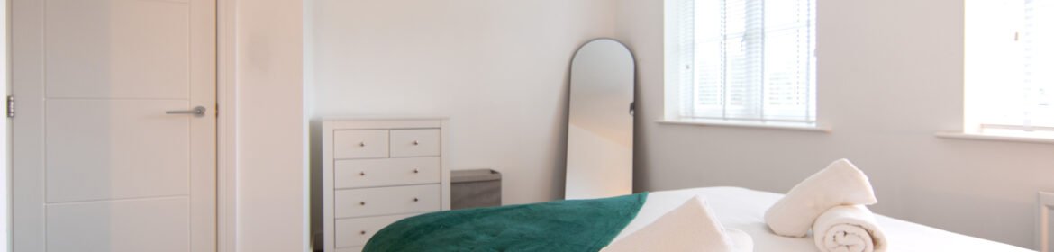 Relax in a peaceful Bedford home in Biddenham. Enjoy a private garden, driveway parking, and quick access to the M1 and town centre.