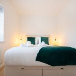 Short Let Apartments Bedford are a cheap hotel alternative for extended stays and corporate rentals. Book modern holiday home in Bedfordshire!