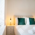 Short Let Apartments Bedford are a cheap hotel alternative for extended stays and corporate rentals. Book modern holiday home in Bedfordshire!