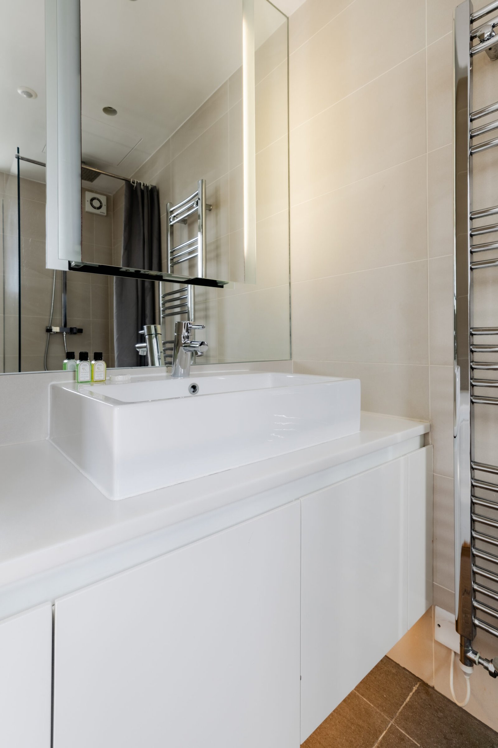 Holiday Rentals in Soho – Central London Serviced Apartments Holiday-Rentals-in-Soho-Cheaper-than-Hotels!-Our-Central-London-Serviced-Apartments-are-near-Trafalgar-Square,-the-West-End-and-Oxford-Street