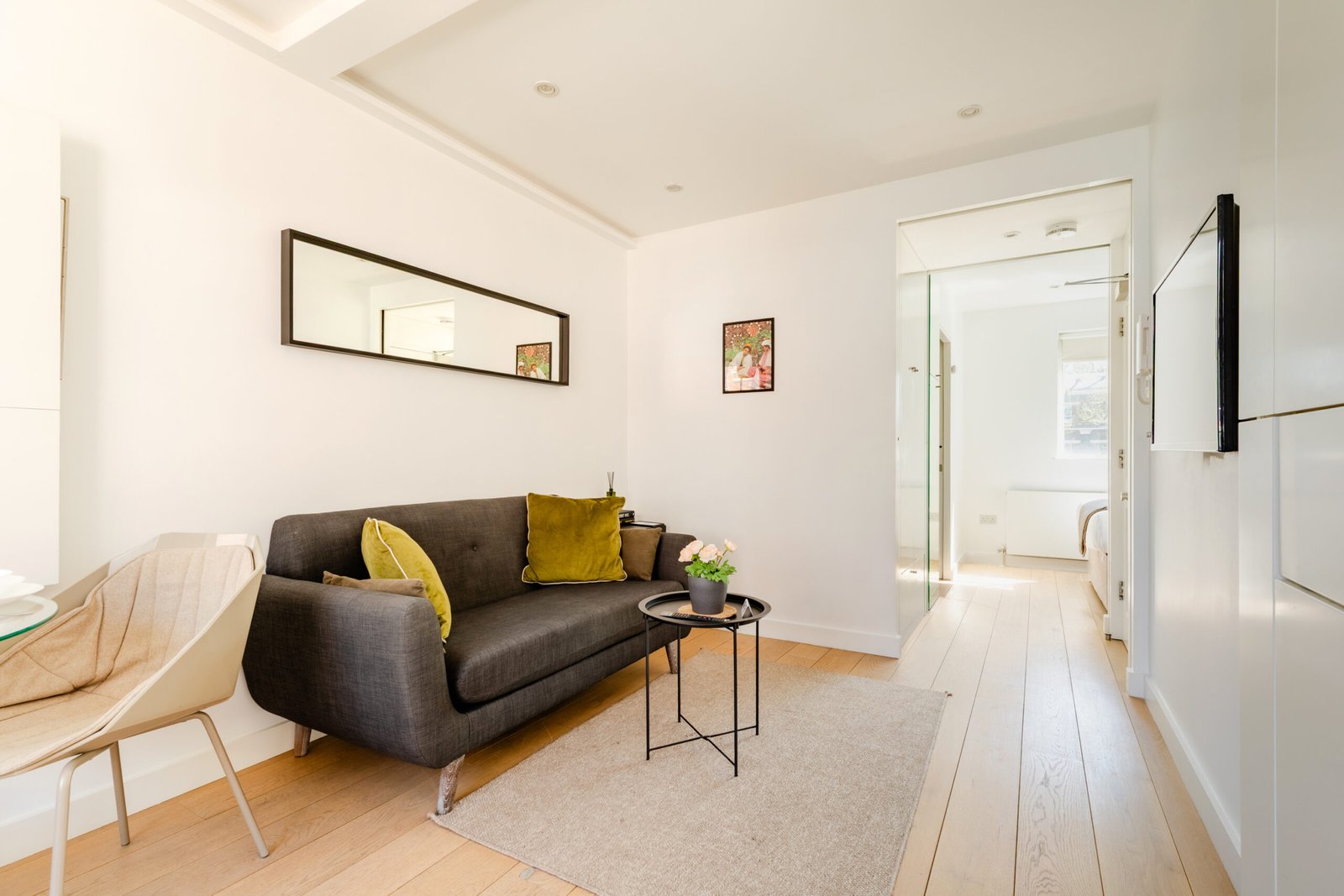 Holiday Rentals in Soho – Central London Serviced Apartments Holiday-Rentals-in-Soho-Cheaper-than-Hotels!-Our-Central-London-Serviced-Apartments-are-near-Trafalgar-Square,-the-West-End-and-Oxford-Street