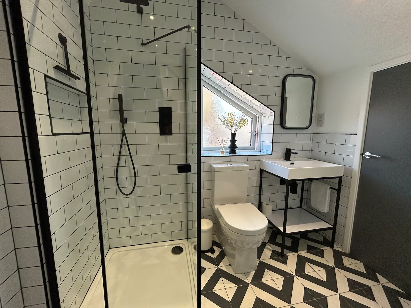 Short Let Accommodation Lincoln – Hotel Apartments East Midlands Short-Let-Accommodation-Lincoln-for-one-week,-one-month-or-more.-Our-holiday-apartments-and-corporate-lets-are-cheaper-than-hotels!-Book-now