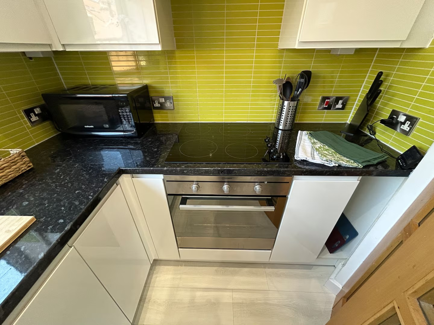 Short Let Accommodation Lincoln – Hotel Apartments East Midlands Short-Let-Accommodation-Lincoln-for-one-week,-one-month-or-more.-Our-holiday-apartments-and-corporate-lets-are-cheaper-than-hotels!-Book-now