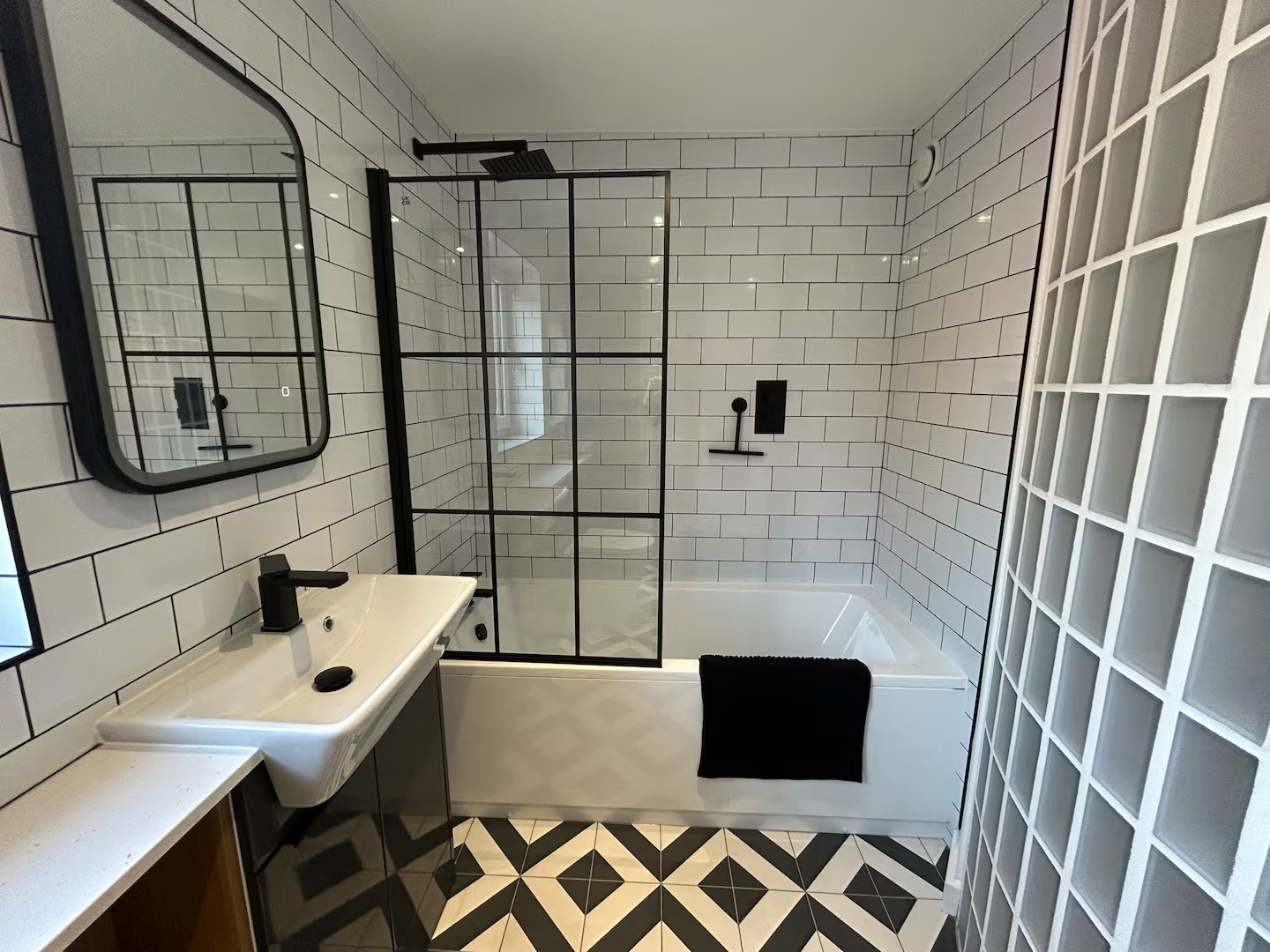 Short Let Accommodation Lincoln – Hotel Apartments East Midlands Short-Let-Accommodation-Lincoln-for-one-week,-one-month-or-more.-Our-holiday-apartments-and-corporate-lets-are-cheaper-than-hotels!-Book-now