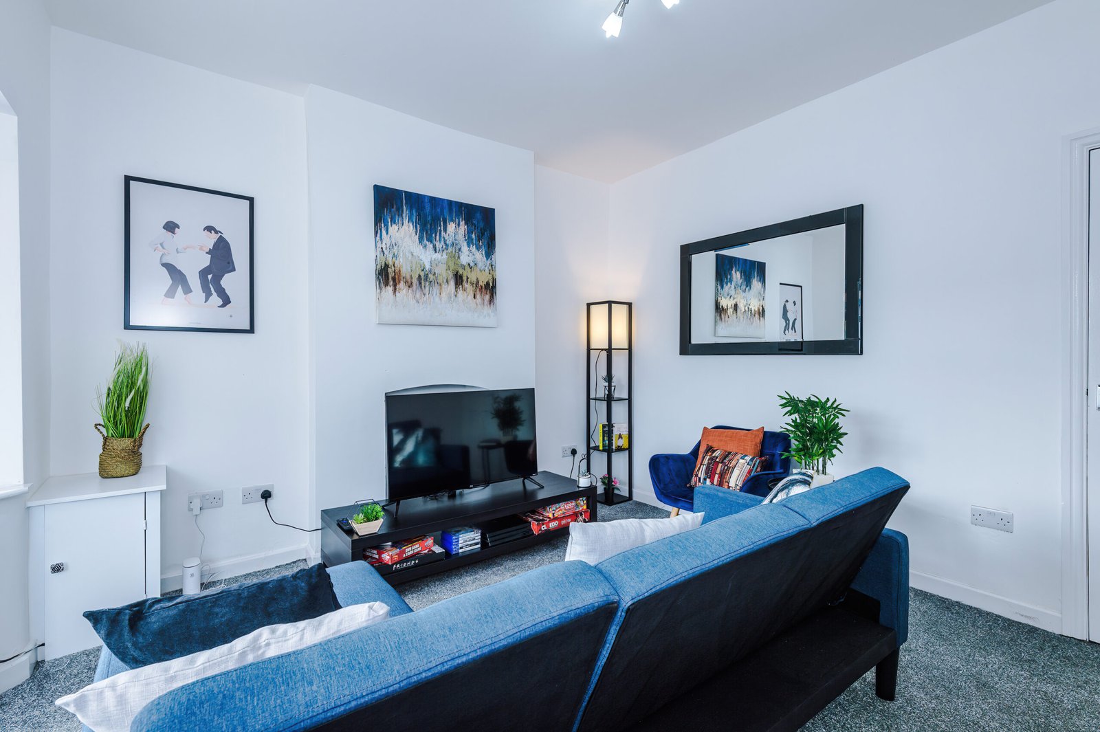 Holiday Rentals Salford | Short Let Apartments Near Manchester Book-Holiday-Rentals-Salford-near-MediaCityUK,-Old-Trafford,-and-Manchester-City-Centre.-Ideal-for-contractor-accommodation-or-group-stays,-and-serviced-apartments