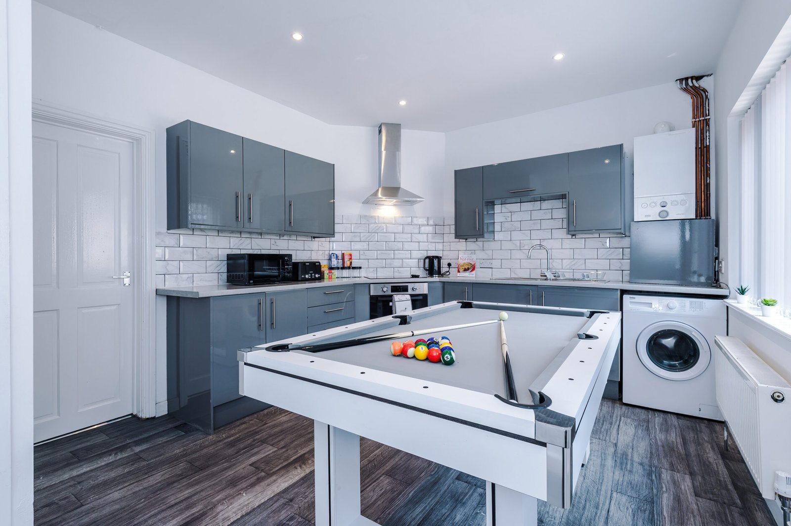 Holiday Rentals Salford | Short Let Apartments Near Manchester Book-Holiday-Rentals-Salford-near-MediaCityUK,-Old-Trafford,-and-Manchester-City-Centre.-Ideal-for-contractor-accommodation-or-group-stays,-and-serviced-apartments