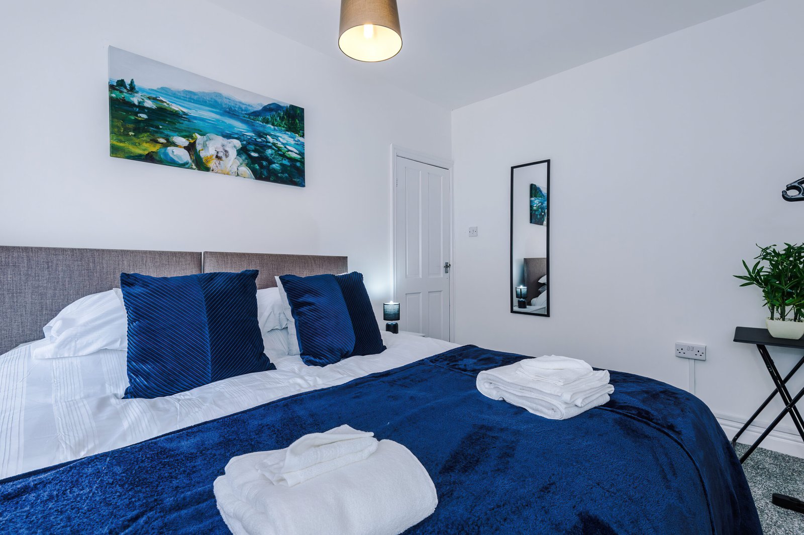 Holiday Rentals Salford | Short Let Apartments Near Manchester Book-Holiday-Rentals-Salford-near-MediaCityUK,-Old-Trafford,-and-Manchester-City-Centre.-Ideal-for-contractor-accommodation-or-group-stays,-and-serviced-apartments