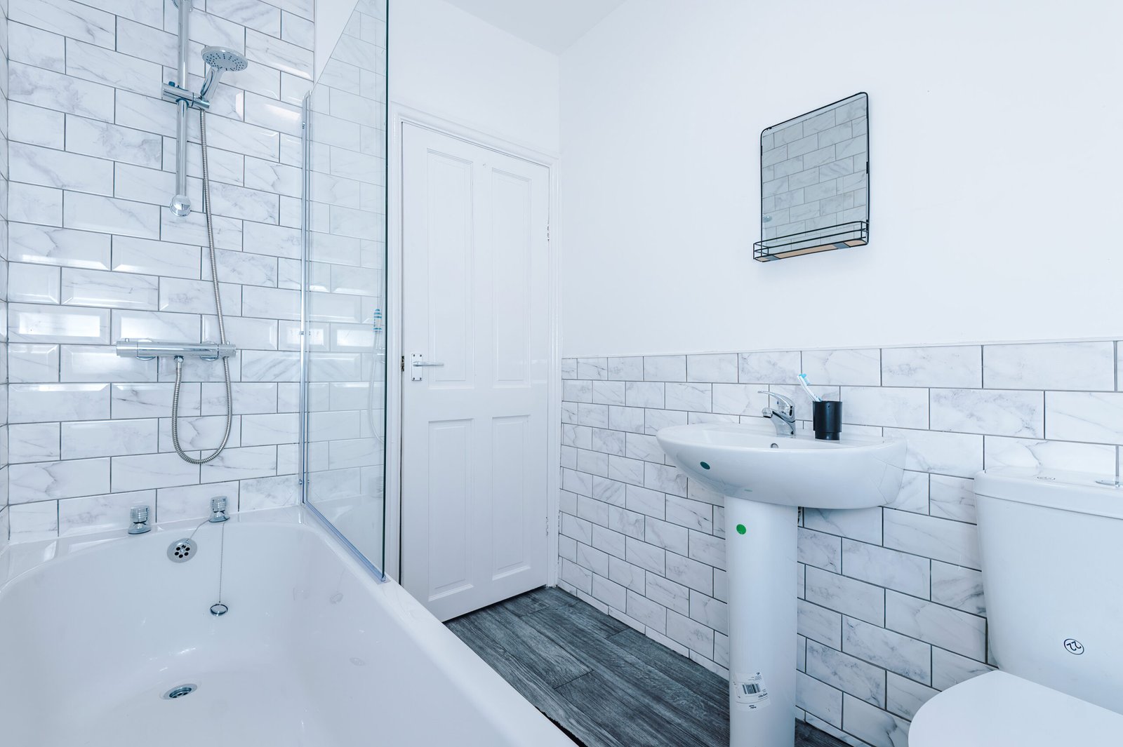 Holiday Rentals Salford | Short Let Apartments Near Manchester Book-Holiday-Rentals-Salford-near-MediaCityUK,-Old-Trafford,-and-Manchester-City-Centre.-Ideal-for-contractor-accommodation-or-group-stays,-and-serviced-apartments