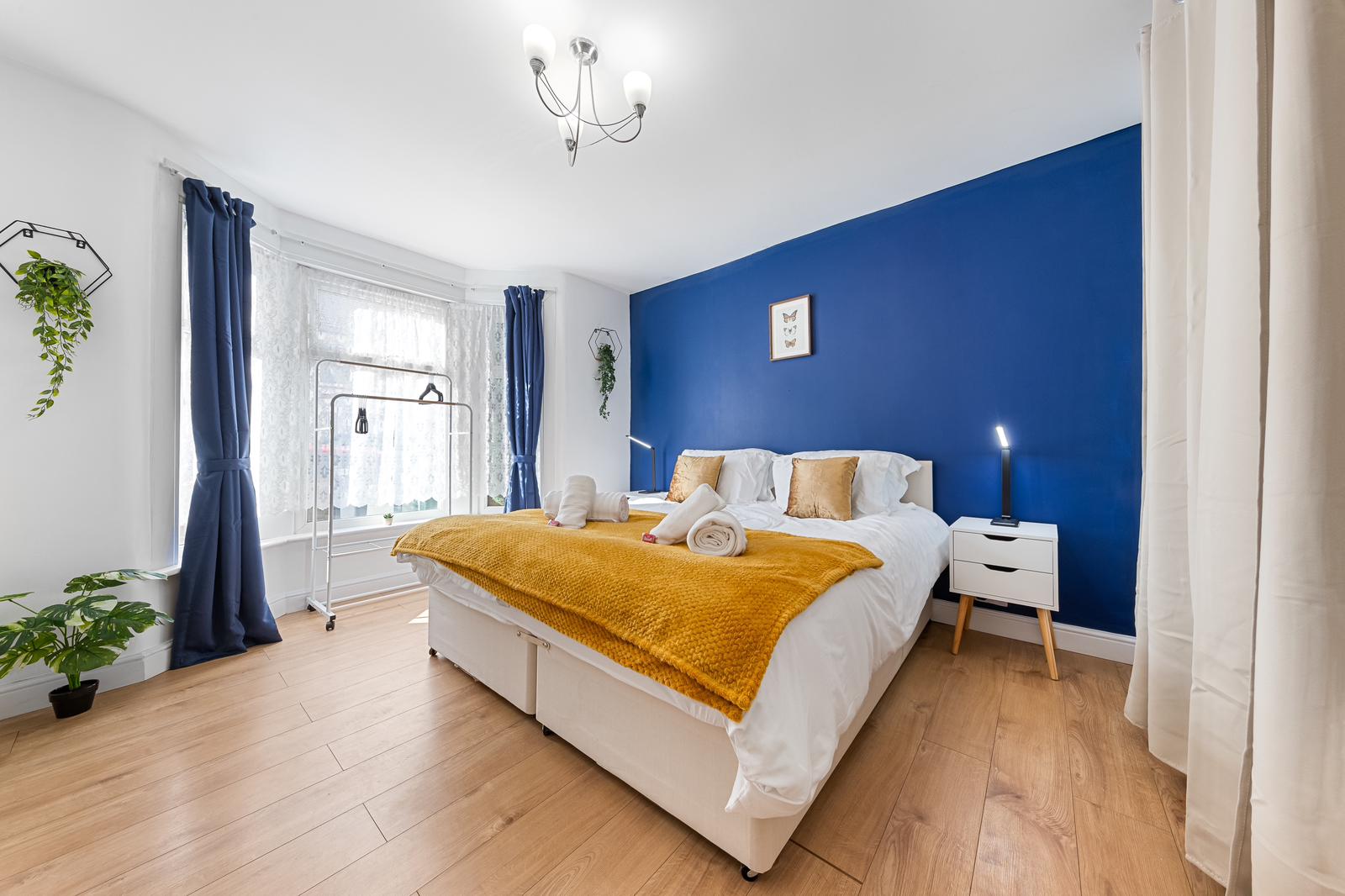 Book Holiday Rentals Watford with free WiFi, flexible sleeping arrangements, and excellent transport links to London & other cities.