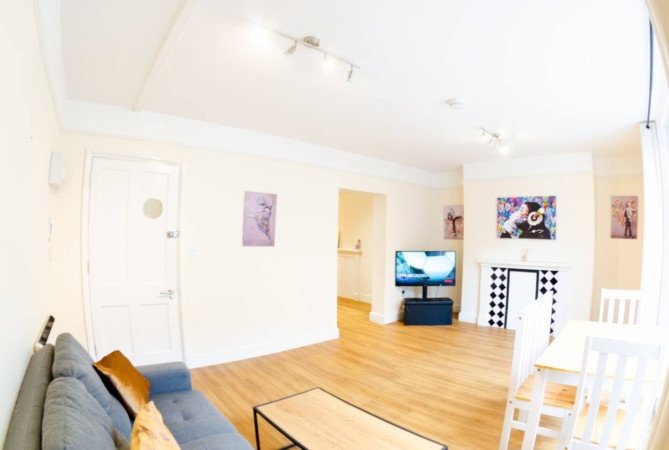 Holiday Homes Suffolk | Short Let Serviced Apartments Ipswich Book-holiday-homes-Suffolk-for-1-week,-1-month-or-more.-Northgate-Street-Serviced-Apartment-Ipswich-offers-cheap-hotel-alternatives