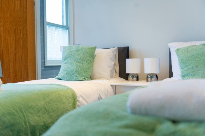 Holiday Apartments in Ipswich – Short Let Rentals Suffolk Stay-at-Holiday-Apartments-in-Ipswich-for-cheaper-than-hotels!-Our-self-catering-accommodation-in-Suffolk-is-available-for-1-week-or-1-month