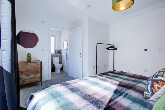 Holiday Apartments Essex – Corporate Accommodation UK Book-Holiday-Apartments-Essex-for-family-and-business-stays.-Stylish-self-catering-accommodation-with-parking-&-excellent-transport-links.