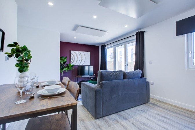 Holiday Apartments Essex – Corporate Accommodation UK Book-Holiday-Apartments-Essex-for-family-and-business-stays.-Stylish-self-catering-accommodation-with-parking-&-excellent-transport-links.