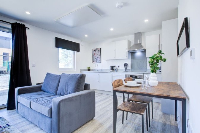 Holiday Apartments Essex – Corporate Accommodation UK Book-Holiday-Apartments-Essex-for-family-and-business-stays.-Stylish-self-catering-accommodation-with-parking-&-excellent-transport-links.