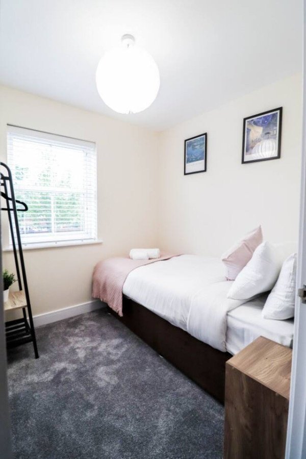 Accommodation in Woolwich | Short Let Apartments East London Book-accommodation-in-Woolwich-with-free-parking,-WiFi,-and-Elizabeth-Line-access.-Stay-near-London,-Canary-Wharf,-and-Heathrow-Airport.