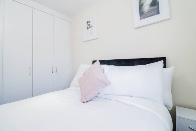 Accommodation in Woolwich | Short Let Apartments East London Book-accommodation-in-Woolwich-with-free-parking,-WiFi,-and-Elizabeth-Line-access.-Stay-near-London,-Canary-Wharf,-and-Heathrow-Airport.