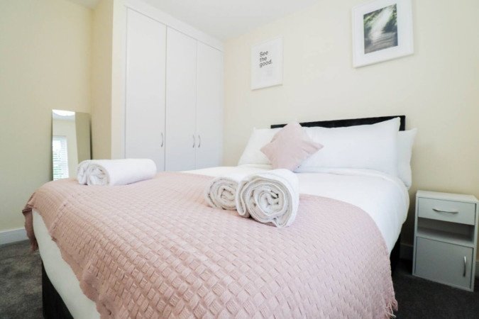 Accommodation in Woolwich | Short Let Apartments East London Book-accommodation-in-Woolwich-with-free-parking,-WiFi,-and-Elizabeth-Line-access.-Stay-near-London,-Canary-Wharf,-and-Heathrow-Airport.