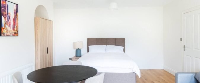 Book Accommodation St Leonards on Sea near Hastings Beach. Ideal for holiday rentals and short stay apartments wu=ith self-catering facilities, and easy London transport links.