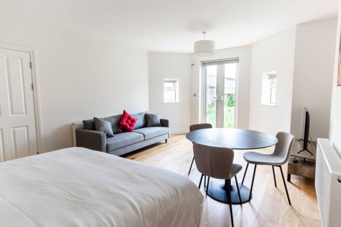 Book Accommodation St Leonards on Sea near Hastings Beach. Ideal for holiday rentals and short stay apartments wu=ith self-catering facilities, and easy London transport links.