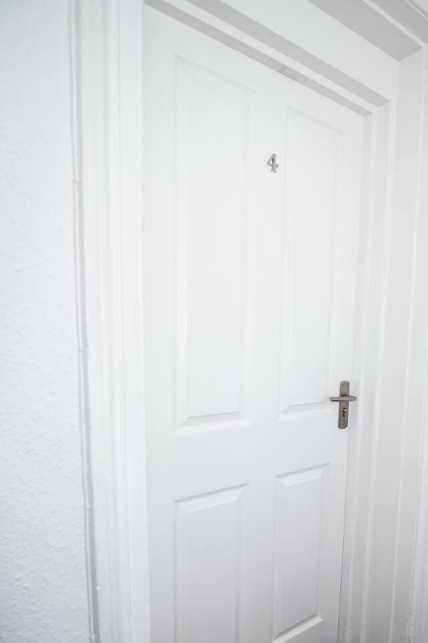 St Leonards on Sea Apartment near Beach | Urban Stay Stay-at-St-Leonards-on-Sea-Apartment-near-Hastings-Beach.-Modern-stay-with-WiFi,-parking,-and-easy-access-to-transport-links-and-attractions.