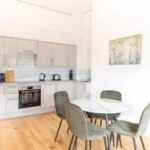 Stay at St Leonards on Sea Apartment near Hastings Beach. Modern stay with WiFi, parking, and easy access to transport links and attractions.
