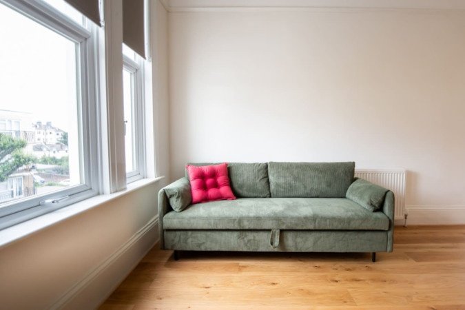 Stay at St Leonards on Sea Apartment near Hastings Beach. Modern stay with WiFi, parking, and easy access to transport links and attractions.