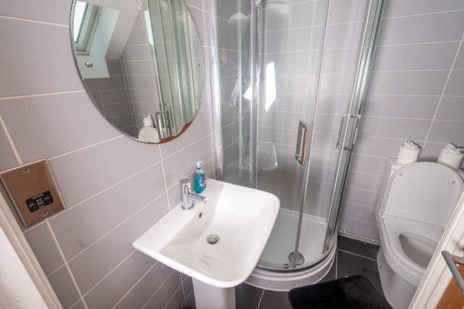 Ipswich City Centre Apartment near Waterfront | Urban Stay Stay-at-Ipswich-City-Centre-Apartment.-Modern-apartment-with-WiFi,-parking-options,-and-easy-access-to-transport-links-and-local-attractions.