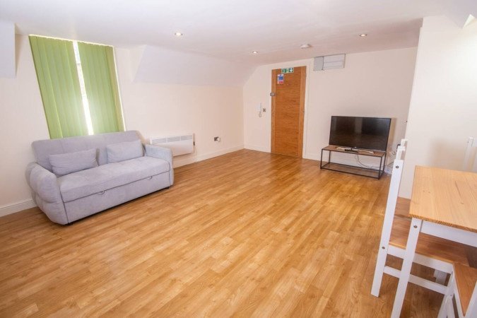 Ipswich City Centre Apartment near Waterfront | Urban Stay Stay-at-Ipswich-City-Centre-Apartment.-Modern-apartment-with-WiFi,-parking-options,-and-easy-access-to-transport-links-and-local-attractions.