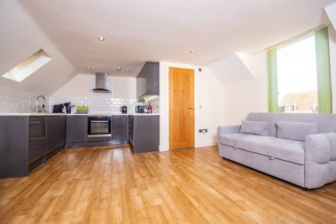 Ipswich City Centre Apartment near Waterfront | Urban Stay Stay-at-Ipswich-City-Centre-Apartment.-Modern-apartment-with-WiFi,-parking-options,-and-easy-access-to-transport-links-and-local-attractions.