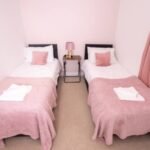 Stay at Ipswich City Centre Apartment. Modern apartment with WiFi, parking options, and easy access to transport links and local attractions.