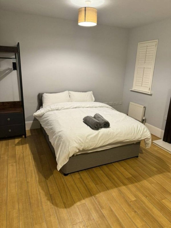 Holiday Apartments Colchester | Spacious Essex Urban Stay Book-Holiday-Apartments-Colchester-for-family-stays-and-business-trips.-Ideal-for-extended-stays-near-Colchester-Station-&-Essex-attractions.