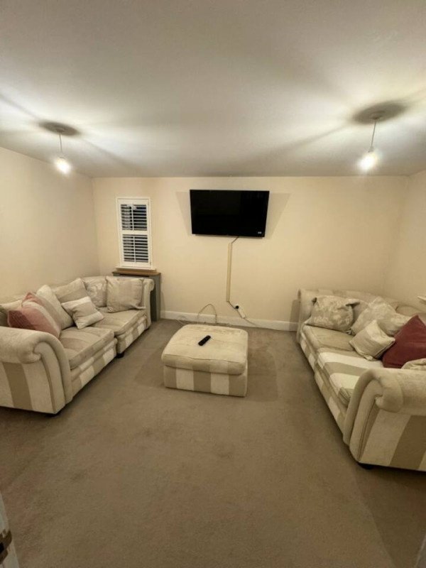 Holiday Apartments Colchester | Spacious Essex Urban Stay Book-Holiday-Apartments-Colchester-for-family-stays-and-business-trips.-Ideal-for-extended-stays-near-Colchester-Station-&-Essex-attractions.