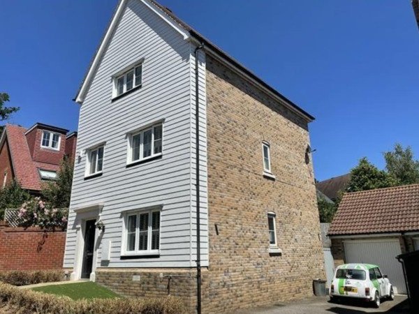 Holiday Apartments Colchester | Spacious Essex Urban Stay Book-Holiday-Apartments-Colchester-for-family-stays-and-business-trips.-Ideal-for-extended-stays-near-Colchester-Station-&-Essex-attractions.