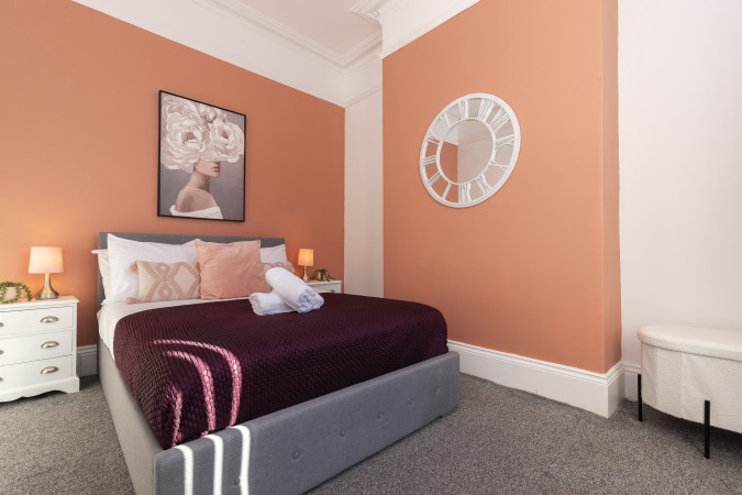 Book Holiday Accommodation Sunderland near Sunderland Royal Hospital and the University of Sunderland. Ideal for family, and extended stays.