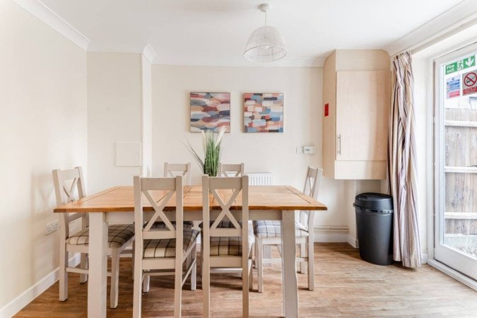 Stay at Short Term Apartments Ipswich near the town centre. Spacious accommodation with parking, great transport links, & nearby attractions.