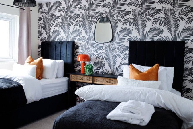 Contractor Accommodation Plymouth – Weekly or Monthly Rentals Book-Contractor-Accommodation-Plymouth-with-parking.-Our-cheap-holiday-homes-are-ideal-for-short-let-rentals-and-extended-stays