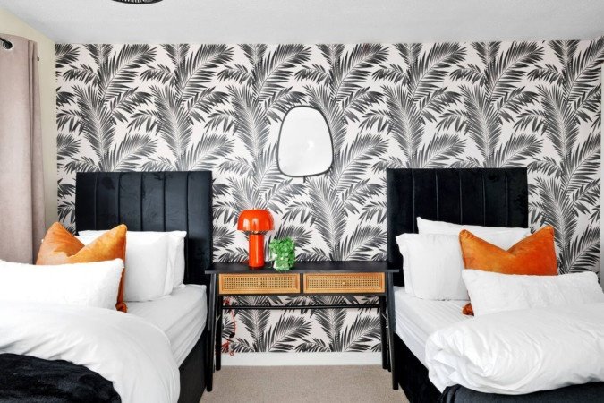 Contractor Accommodation Plymouth – Weekly or Monthly Rentals Book-Contractor-Accommodation-Plymouth-with-parking.-Our-cheap-holiday-homes-are-ideal-for-short-let-rentals-and-extended-stays