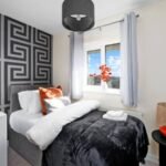 Book Contractor Accommodation Plymouth with parking. Our cheap holiday homes are ideal for short let rentals and extended stays