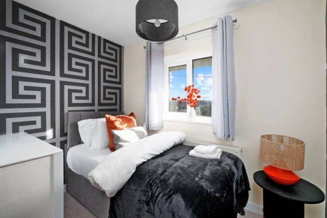 Contractor Accommodation Plymouth – Weekly or Monthly Rentals Book-Contractor-Accommodation-Plymouth-with-parking.-Our-cheap-holiday-homes-are-ideal-for-short-let-rentals-and-extended-stays