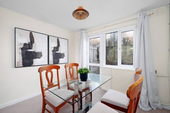 Contractor Accommodation Plymouth – Weekly or Monthly Rentals Book-Contractor-Accommodation-Plymouth-with-parking.-Our-cheap-holiday-homes-are-ideal-for-short-let-rentals-and-extended-stays