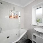 Book Contractor Accommodation Plymouth with parking. Our cheap holiday homes are ideal for short let rentals and extended stays