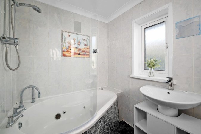 Contractor Accommodation Plymouth – Weekly or Monthly Rentals Book-Contractor-Accommodation-Plymouth-with-parking.-Our-cheap-holiday-homes-are-ideal-for-short-let-rentals-and-extended-stays